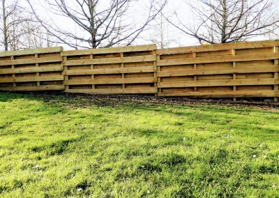 Pose de clôture par Inaki Aspirot, Paysagiste élagueur dans le Pays Basque
